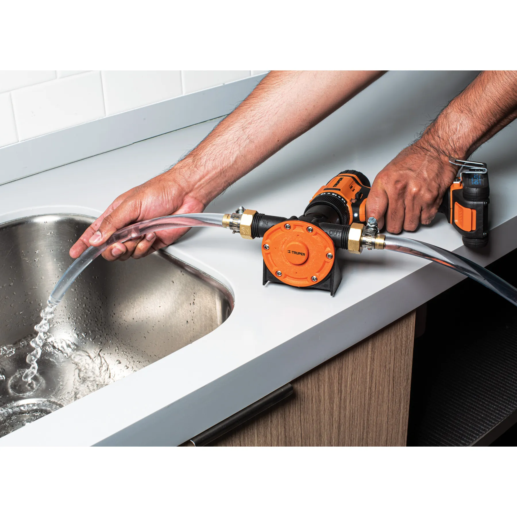 Bomba autocebante para uso con taladro, TRUPER BOT-1, Foto 3 Tienda en línea de herramientas Truper